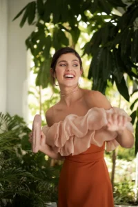 vestido solene teja
